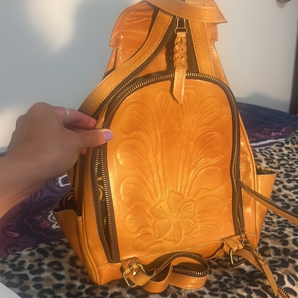 Leaders in Leather tooled backpack purse 🌸 - Picture 6 of 10